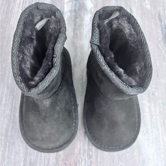 The Children's Place Black Ankle Boots with Plush Lining - Picture 3 of 10